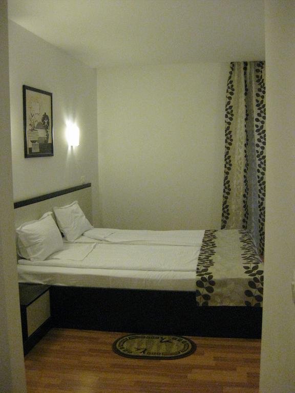 Hotel Anina Текиргьол Екстериор снимка